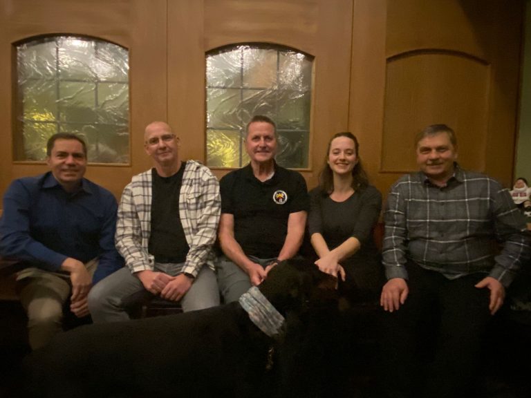 Weihnachtsfeier - Gespräche auf der Bank